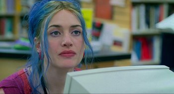Movie still from “Eternal Sunshine of the Spotless Mind” (2004), directed by Michel Gondry – A woman with blue hair looking at a computer screen; Close Up shot, Over the shoulder angle