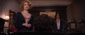 Movie still from “Fantastic Beasts and Where to Find Them” (2016), directed by David Yates – Two women are standing in front of a man; Medium shot, Over the shoulder angle