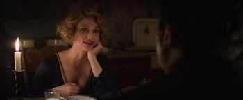 Movie still from “Fantastic Beasts and Where to Find Them” (2016), directed by David Yates – A woman sitting at a dinner table with a man; Close Up shot, Over the shoulder angle