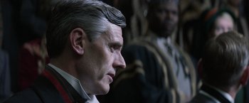 Movie still from “Fantastic Beasts and Where to Find Them” (2016), directed by David Yates – An older man is looking into the distance; Close Up shot, Over the shoulder angle