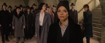 Movie still from “Fantastic Beasts and Where to Find Them” (2016), directed by David Yates – A woman in a crowd of people wearing a turban; Close Up shot, High angle