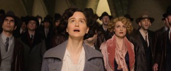 Movie still from “Fantastic Beasts and Where to Find Them” (2016), directed by David Yates – A group of people that are standing in a room; Close Up shot, Low angle