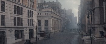 Movie still from “Fantastic Beasts and Where to Find Them” (2016), directed by David Yates – A city street in the middle of the rain; Extreme Wide shot, High angle