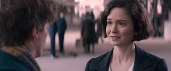 Movie still from “Fantastic Beasts and Where to Find Them” (2016), directed by David Yates – A person wearing a jacket; Close Up shot, Over the shoulder angle
