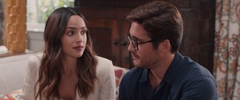 Movie still from “Father of the Bride” (2022), directed by Gary Alazraki – A man and a woman sitting next to each other in a room; Close Up shot, Over the shoulder angle