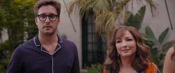 Movie still from “Father of the Bride” (2022), directed by Gary Alazraki – A man and a woman standing next to each other; Close Up shot, Over the shoulder angle