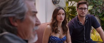 Movie still from “Father of the Bride” (2022), directed by Gary Alazraki – A woman sitting on top of a couch next to a man; Close Up shot, Over the shoulder angle