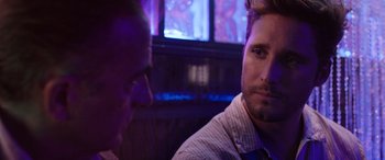 Movie still from “Father of the Bride” (2022), directed by Gary Alazraki – Two men sitting in front of each other at a bar; Close Up shot, Over the shoulder angle