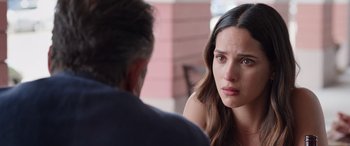 Movie still from “Father of the Bride” (2022), directed by Gary Alazraki – A man and a woman sitting in front of each other at a table; Close Up shot, Over the shoulder angle