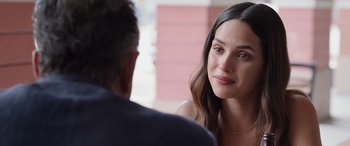 Movie still from “Father of the Bride” (2022), directed by Gary Alazraki – A person talking to another person; Close Up shot, Over the shoulder angle