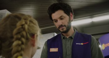 Movie still from “Flora & Ulysses” (2021), directed by Lena Khan – A man and a woman talking to each other; Close Up shot, Over the shoulder angle