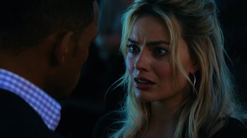 Movie still from “Focus” (2015), directed by John Requa – A young woman is crying while talking to a man; Close Up shot, Over the shoulder angle