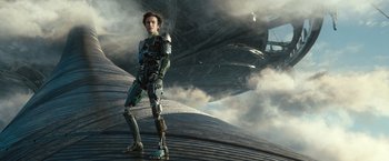 Movie still from “Alita: Battle Angel” (2019), directed by Robert Rodriguez – A man standing on top of a platform; Wide shot, Low angle