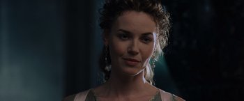 Movie still from “Gladiator” (2000), directed by Ridley Scott – A person wearing a dress; Close Up shot, Over the shoulder angle