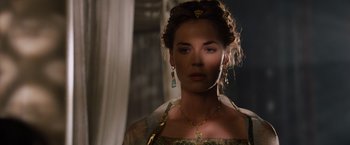 Movie still from “Gladiator” (2000), directed by Ridley Scott – A woman wearing a dress and a necklace; Close Up shot, Over the shoulder angle