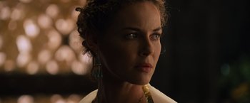 Movie still from “Gladiator” (2000), directed by Ridley Scott – A person wearing a necklace and earrings; Close Up shot, Over the shoulder angle