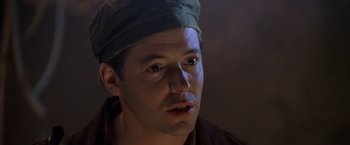 Movie still from “Godzilla” (1998), directed by Roland Emmerich – A person wearing a hat; Close Up shot, Over the shoulder angle