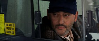 Movie still from “Godzilla” (1998), directed by Roland Emmerich – A person wearing a hat; Close Up shot, Low angle