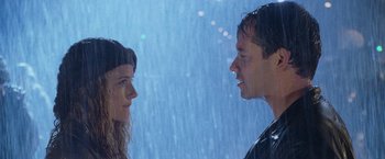 Movie still from “Godzilla” (1998), directed by Roland Emmerich – A man and a woman standing next to each other in the rain; Close Up shot, Over the shoulder angle