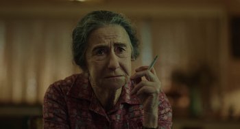 Movie still from “Golda” (2023), directed by Guy Nattiv – An older woman is holding a pen in her hand; Close Up shot, Over the shoulder angle