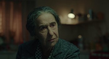 Movie still from “Golda” (2023), directed by Guy Nattiv – An older woman sitting in front of a mirror; Close Up shot, Over the shoulder angle