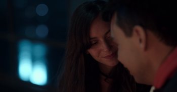 Movie still from “Gran Turismo” (2023), directed by Neill Blomkamp – A woman's face and a man's face; Close Up shot, Over the shoulder angle