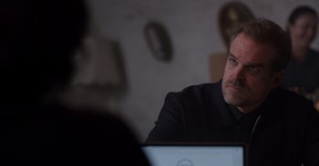 Movie still from “Gran Turismo” (2023), directed by Neill Blomkamp – A man sitting in front of a computer screen; Close Up shot, Over the shoulder angle