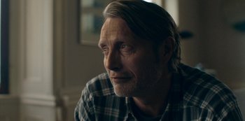 Movie still from “Another Round” (2020), directed by Thomas Vinterberg – A person with long hair; Close Up shot, Over the shoulder angle