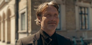 Movie still from “Another Round” (2020), directed by Thomas Vinterberg – A person wearing a suit and tie; Close Up shot, Low angle