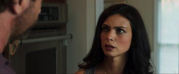 Movie still from “Greenland” (2020), directed by Ric Roman Waugh – A person with long dark hair; Close Up shot, Over the shoulder angle