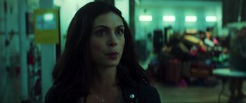 Movie still from “Greenland” (2020), directed by Ric Roman Waugh – A woman with long dark brown hair looking to her left; Close Up shot, Over the shoulder angle