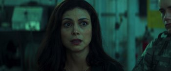 Movie still from “Greenland” (2020), directed by Ric Roman Waugh – A person with long dark hair; Close Up shot, Over the shoulder angle