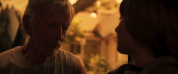 Movie still from “Greenland” (2020), directed by Ric Roman Waugh – A man and a woman talking to each other; Close Up shot, Over the shoulder angle