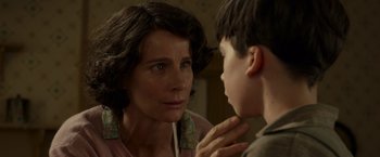 Movie still from “Hacksaw Ridge” (2016), directed by Mel Gibson – A woman and a boy looking at each other in front of a mirror; Close Up shot, Over the shoulder angle