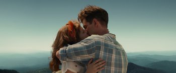 Movie still from “Hacksaw Ridge” (2016), directed by Mel Gibson – A man and a woman are kissing in a field; Close Up shot, Low angle