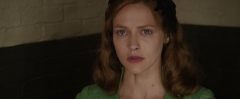 Movie still from “Hacksaw Ridge” (2016), directed by Mel Gibson – A person wearing a green shirt; Close Up shot, Over the shoulder angle