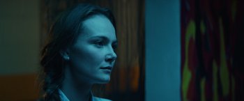 Movie still from “Halloween” (2018), directed by David Gordon Green – A person looking at the camera; Close Up shot, Over the shoulder angle