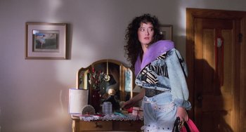 Movie still from “Halloween 5: The Revenge of Michael Myers” (1989), directed by Dominique Othenin-Girard – A woman standing in front of a dresser in a room; Medium shot, Over the shoulder angle