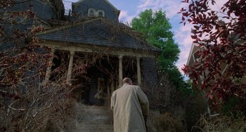 Movie still from “Halloween 5: The Revenge of Michael Myers” (1989), directed by Dominique Othenin-Girard – An old man walking up the steps of an abandoned house; Wide shot, Low angle