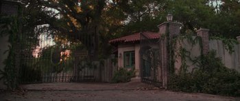 Movie still from “Halloween H20: 20 Years Later” (1998), directed by Steve Miner – An open gate leading to a house with a red roof; Extreme Wide shot, Low angle