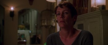 Movie still from “Halloween H20: 20 Years Later” (1998), directed by Steve Miner – A woman with short brown hair is looking at the camera; Close Up shot, Low angle