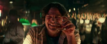Movie still from “Halloween Kills” (2021), directed by David Gordon Green – A person holding a drink in a glass; Close Up shot, Low angle