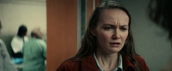 Movie still from “Halloween Kills” (2021), directed by David Gordon Green – A woman with long blonde hair is looking at the camera; Close Up shot, Over the shoulder angle