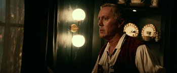 Movie still from “Halloween Kills” (2021), directed by David Gordon Green – An older man standing in front of a mirror; Close Up shot, Over the shoulder angle