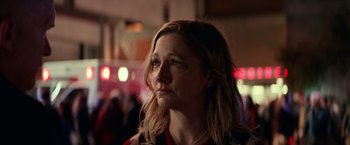 Movie still from “Halloween Kills” (2021), directed by David Gordon Green – A person with long blonde hair; Close Up shot, Over the shoulder angle