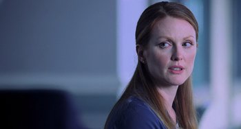 Movie still from “Hannibal” (2001), directed by Ridley Scott – A person with long brown hair; Close Up shot, Over the shoulder angle