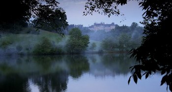 Movie still from “Hannibal” (2001), directed by Ridley Scott – A lake in front of a large building on top of a hill; Extreme Wide shot, High angle
