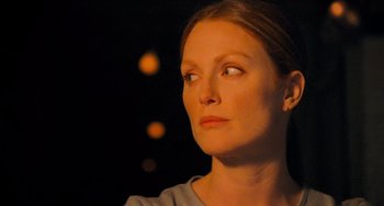 Movie still from “Hannibal” (2001), directed by Ridley Scott – A person looking to the side; Close Up shot, Over the shoulder angle