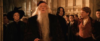Movie still from “Harry Potter and the Chamber of Secrets” (2002), directed by Chris Columbus – A man with a long white beard standing in front of a group of people; Medium shot, Low angle