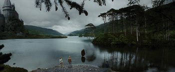 Movie still from “Harry Potter and the Prisoner of Azkaban” (2004), directed by Alfonso Cuarón – A group of people standing on the shore of a lake; Extreme Wide shot, Low angle